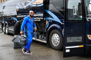 Met's player getting on the Best Trails & Travel charter bus