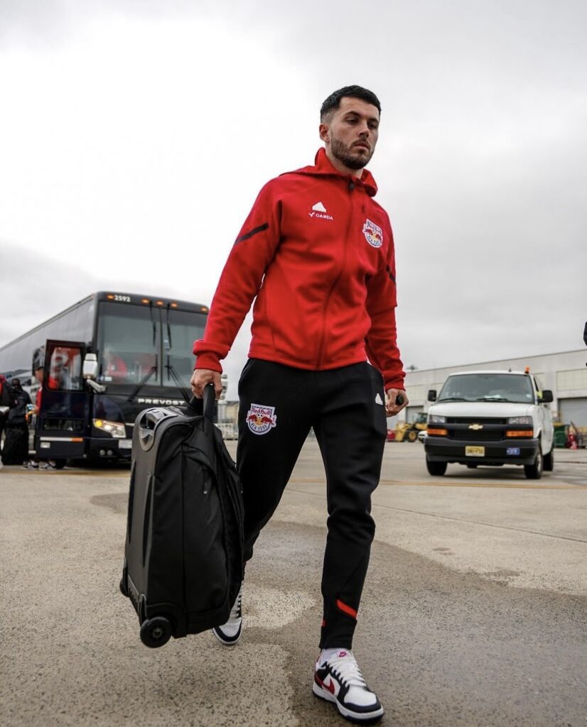 New York Redbulls arriving to the airport on a Best Trails & Travel charter bus